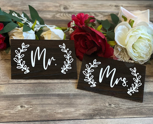 Mr. & Mrs. Wedding Acrylic Head Table Sign | Bride and Groom Wreath Acrylic Wood Sign | Rustic Wedding Decor Sign